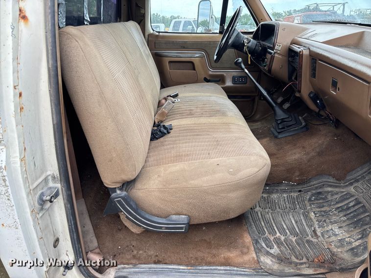 image for item FC1671 1988 Ford F450 Super Duty utility / service truck