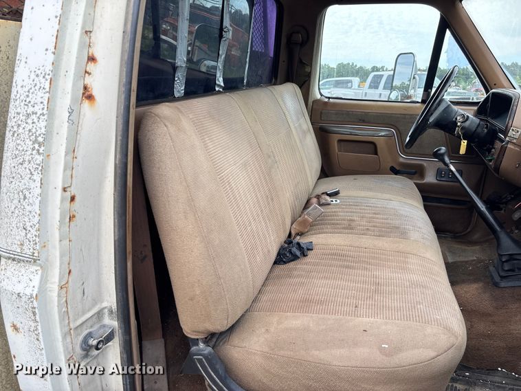 image for item FC1671 1988 Ford F450 Super Duty utility / service truck