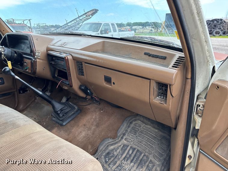 image for item FC1671 1988 Ford F450 Super Duty utility / service truck