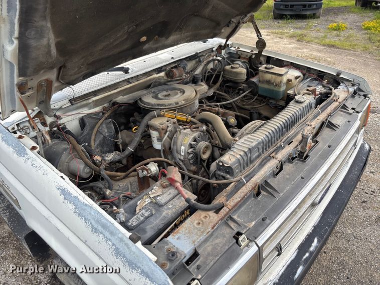image for item FC1671 1988 Ford F450 Super Duty utility / service truck