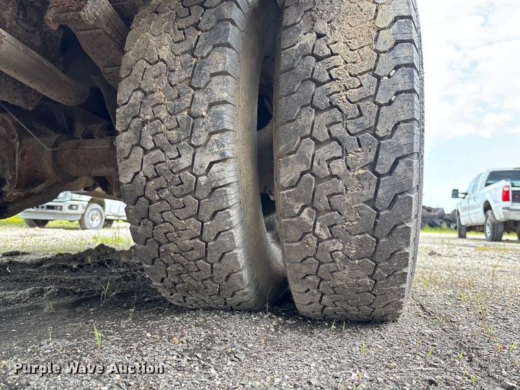 image for item FC1671 1988 Ford F450 Super Duty utility / service truck