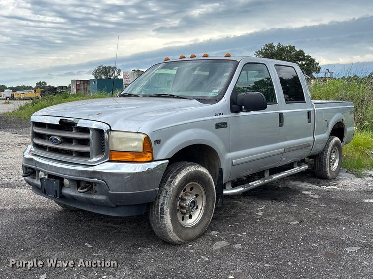 2001 Ford F250 Super Duty Crew Cab pickup truck