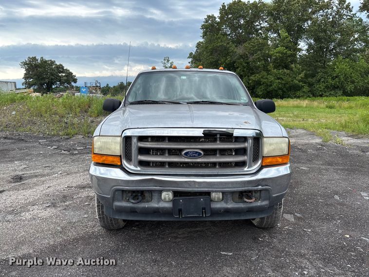image for item FC1672 2001 Ford F250 Super Duty Crew Cab pickup truck