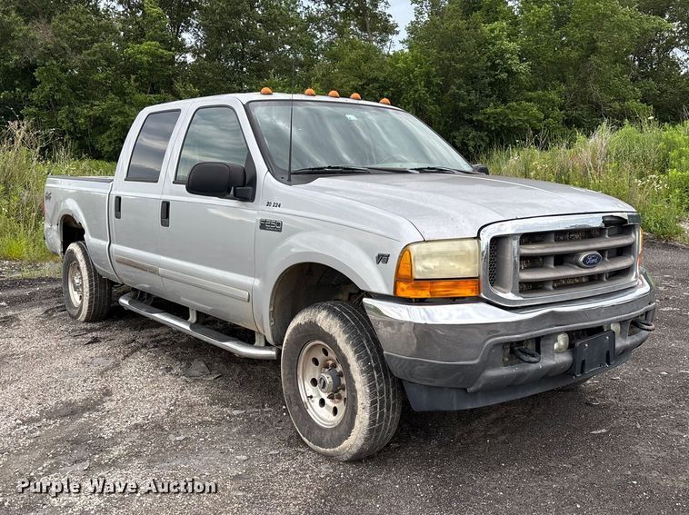 image for item FC1672 2001 Ford F250 Super Duty Crew Cab pickup truck