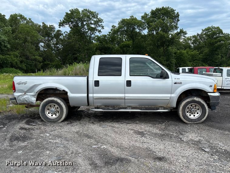 image for item FC1672 2001 Ford F250 Super Duty Crew Cab pickup truck