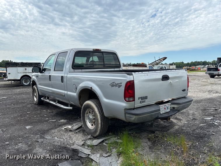 image for item FC1672 2001 Ford F250 Super Duty Crew Cab pickup truck