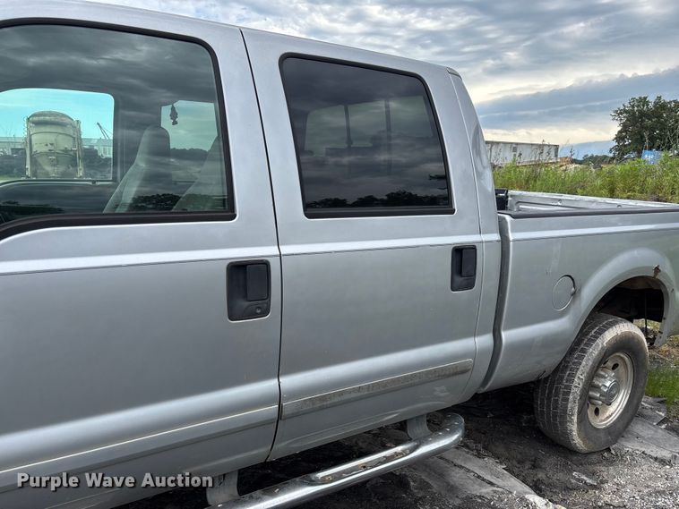 image for item FC1672 2001 Ford F250 Super Duty Crew Cab pickup truck