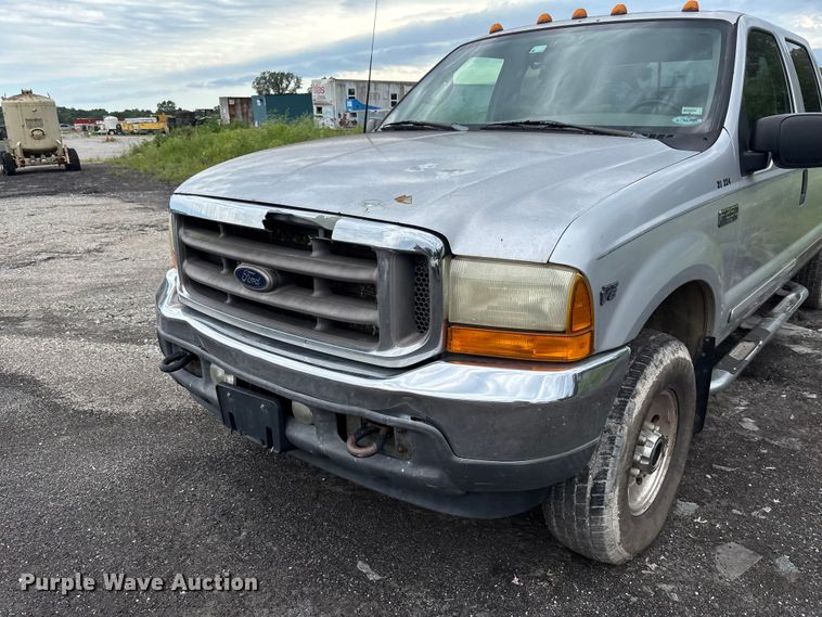 image for item FC1672 2001 Ford F250 Super Duty Crew Cab pickup truck