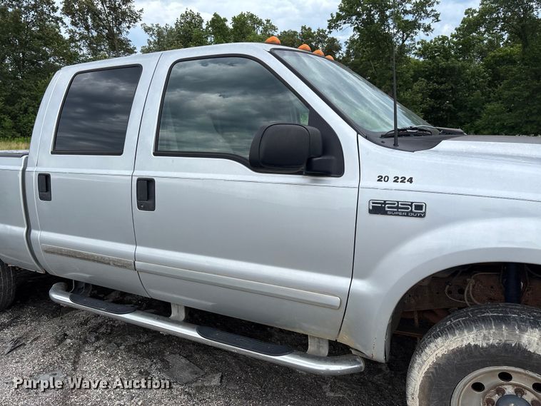 image for item FC1672 2001 Ford F250 Super Duty Crew Cab pickup truck