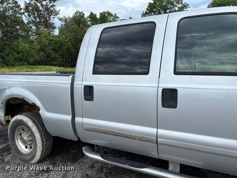 image for item FC1672 2001 Ford F250 Super Duty Crew Cab pickup truck