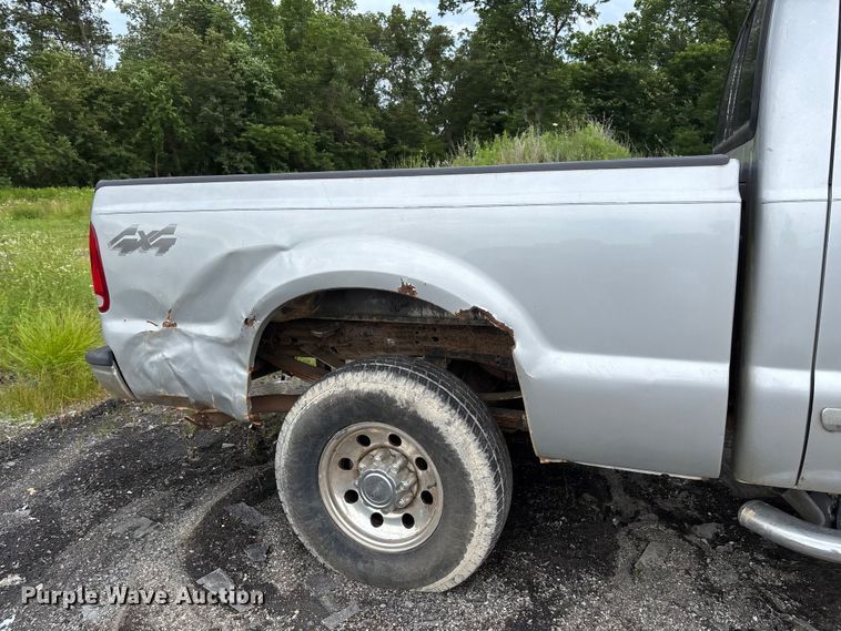 image for item FC1672 2001 Ford F250 Super Duty Crew Cab pickup truck