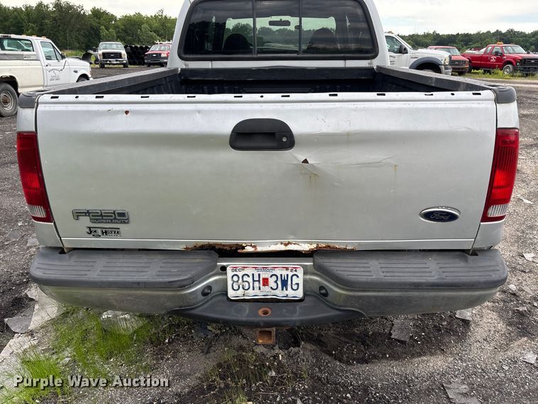 image for item FC1672 2001 Ford F250 Super Duty Crew Cab pickup truck