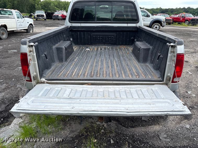 image for item FC1672 2001 Ford F250 Super Duty Crew Cab pickup truck