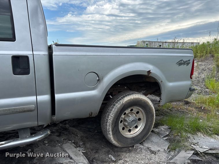 image for item FC1672 2001 Ford F250 Super Duty Crew Cab pickup truck