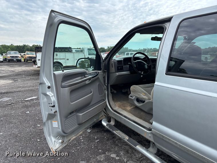 image for item FC1672 2001 Ford F250 Super Duty Crew Cab pickup truck
