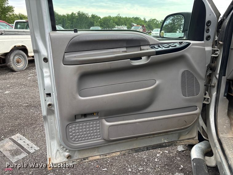 image for item FC1672 2001 Ford F250 Super Duty Crew Cab pickup truck