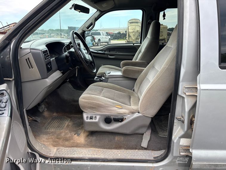 image for item FC1672 2001 Ford F250 Super Duty Crew Cab pickup truck