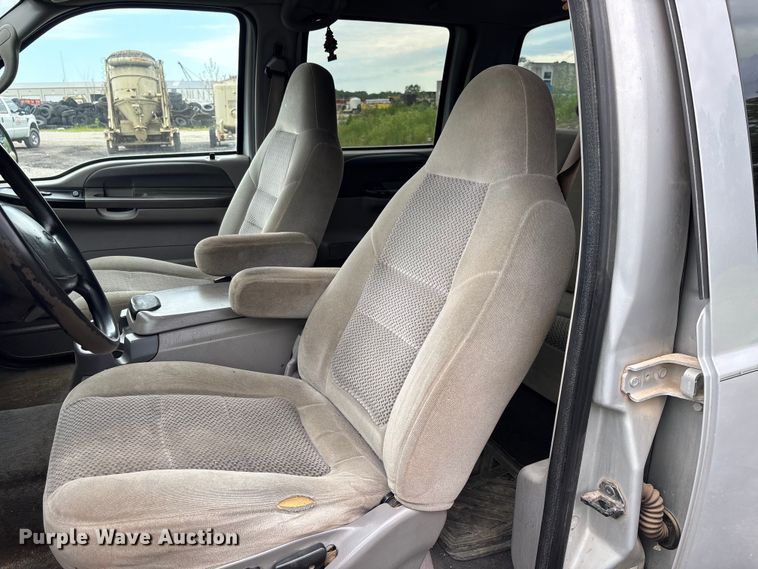 image for item FC1672 2001 Ford F250 Super Duty Crew Cab pickup truck