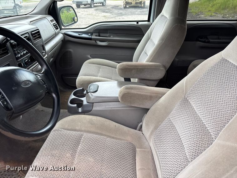 image for item FC1672 2001 Ford F250 Super Duty Crew Cab pickup truck