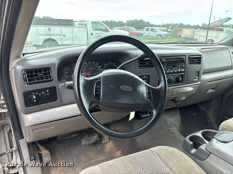 image for item FC1672 2001 Ford F250 Super Duty Crew Cab pickup truck