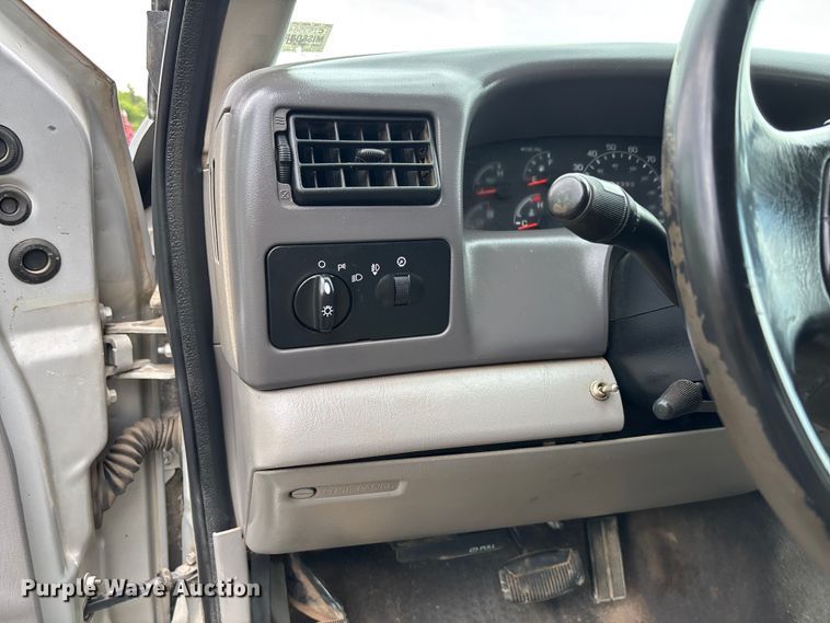 image for item FC1672 2001 Ford F250 Super Duty Crew Cab pickup truck