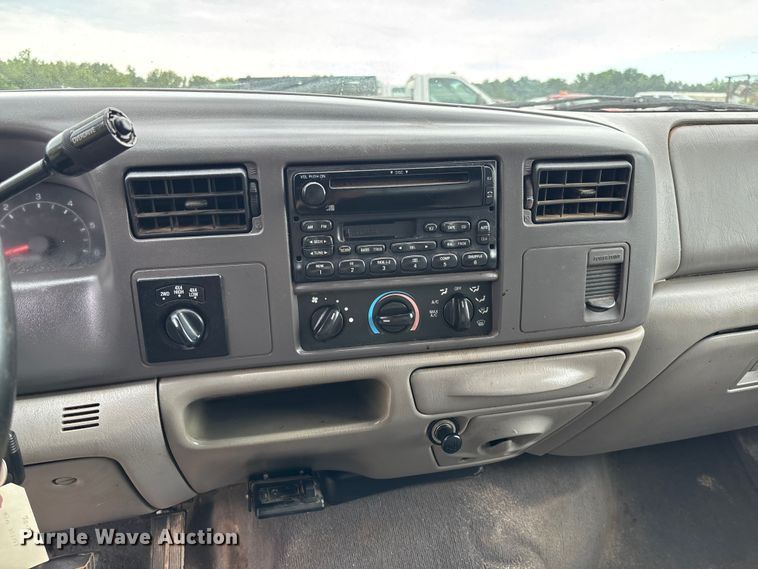 image for item FC1672 2001 Ford F250 Super Duty Crew Cab pickup truck