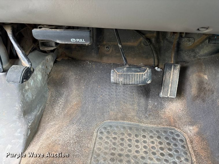 image for item FC1672 2001 Ford F250 Super Duty Crew Cab pickup truck