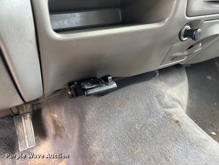 image for item FC1672 2001 Ford F250 Super Duty Crew Cab pickup truck