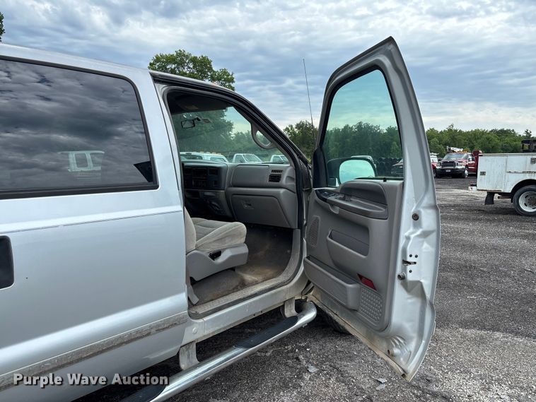 image for item FC1672 2001 Ford F250 Super Duty Crew Cab pickup truck