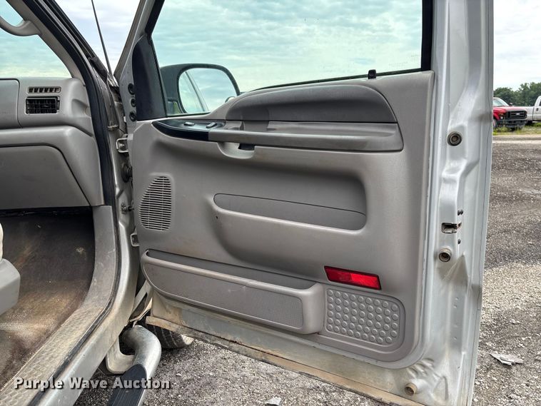 image for item FC1672 2001 Ford F250 Super Duty Crew Cab pickup truck