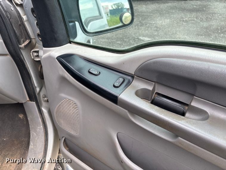 image for item FC1672 2001 Ford F250 Super Duty Crew Cab pickup truck