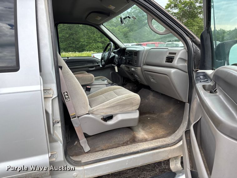 image for item FC1672 2001 Ford F250 Super Duty Crew Cab pickup truck
