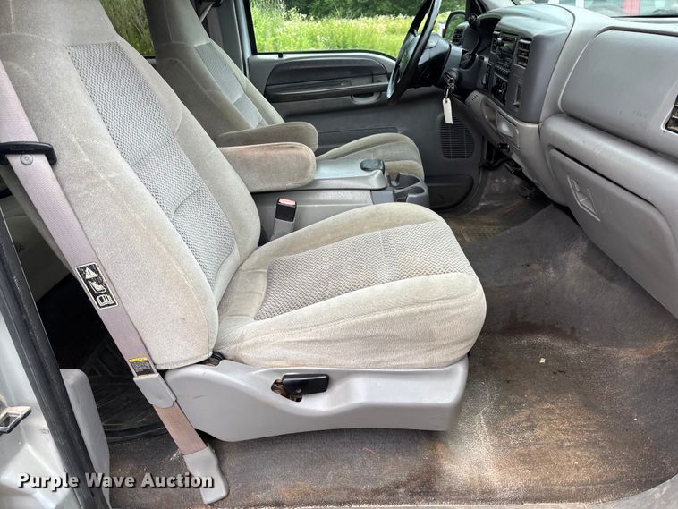 image for item FC1672 2001 Ford F250 Super Duty Crew Cab pickup truck