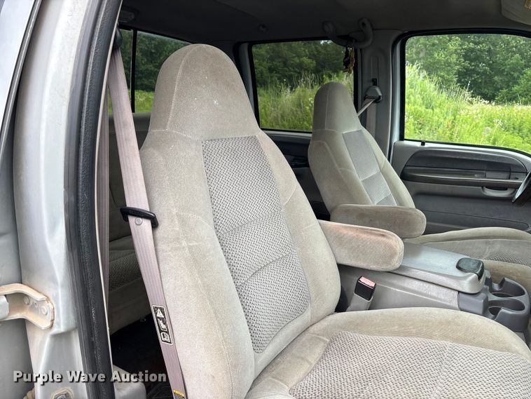 image for item FC1672 2001 Ford F250 Super Duty Crew Cab pickup truck