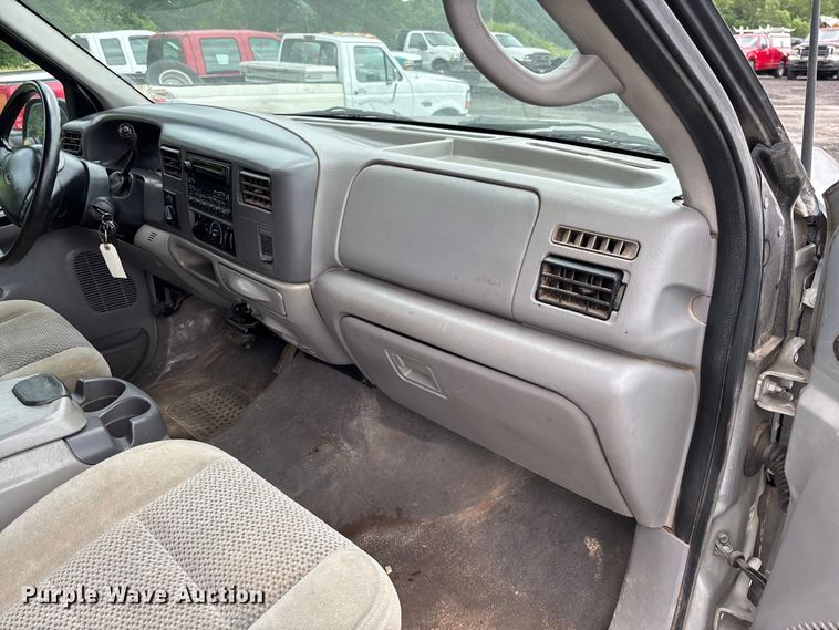 image for item FC1672 2001 Ford F250 Super Duty Crew Cab pickup truck