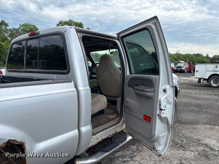 image for item FC1672 2001 Ford F250 Super Duty Crew Cab pickup truck