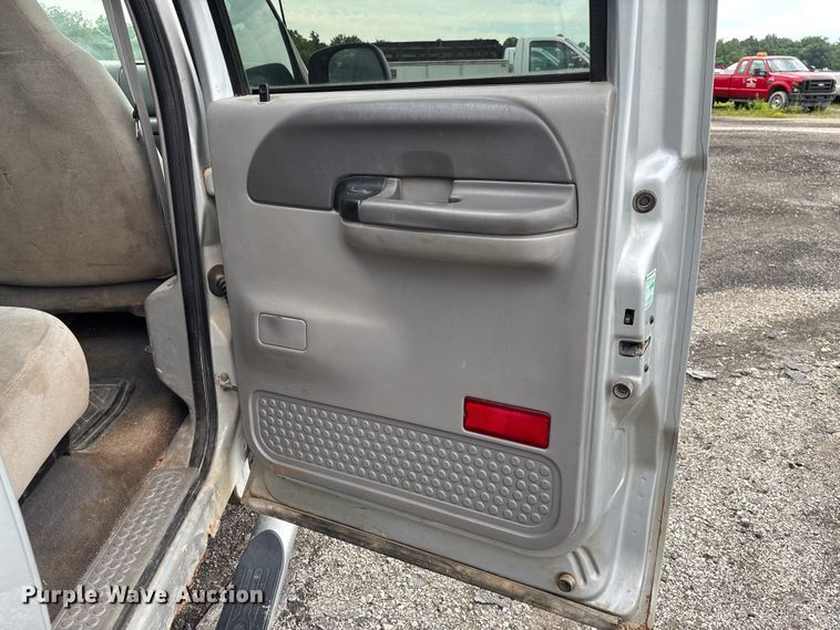 image for item FC1672 2001 Ford F250 Super Duty Crew Cab pickup truck