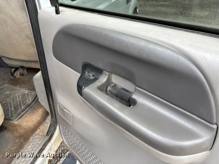 image for item FC1672 2001 Ford F250 Super Duty Crew Cab pickup truck