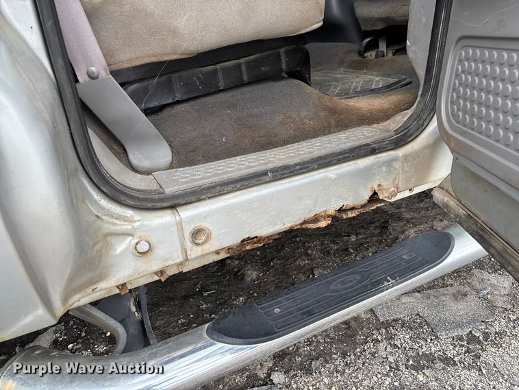 image for item FC1672 2001 Ford F250 Super Duty Crew Cab pickup truck