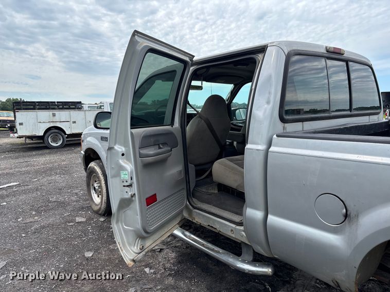 image for item FC1672 2001 Ford F250 Super Duty Crew Cab pickup truck