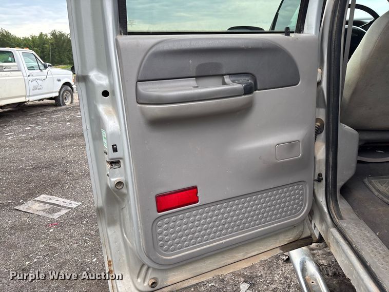 image for item FC1672 2001 Ford F250 Super Duty Crew Cab pickup truck