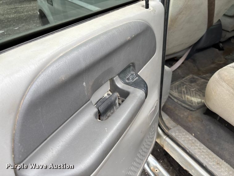 image for item FC1672 2001 Ford F250 Super Duty Crew Cab pickup truck