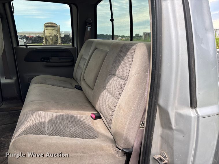 image for item FC1672 2001 Ford F250 Super Duty Crew Cab pickup truck