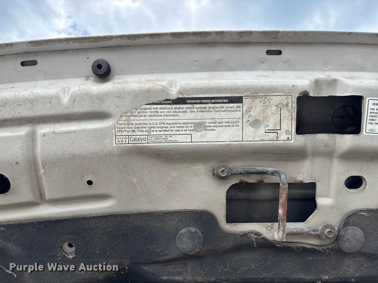image for item FC1672 2001 Ford F250 Super Duty Crew Cab pickup truck