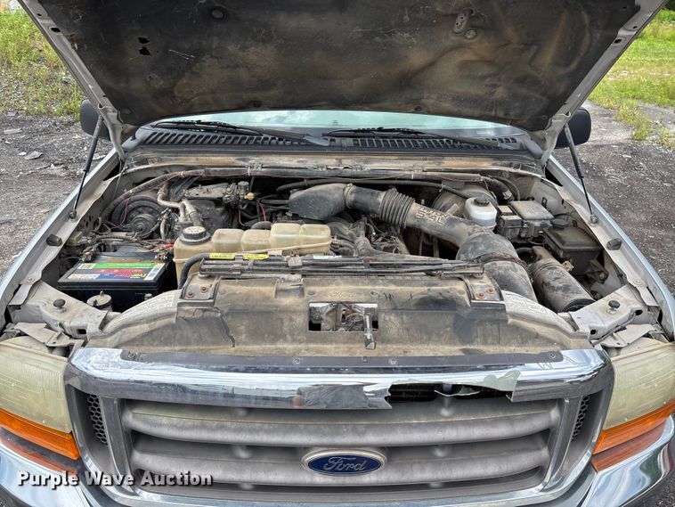 image for item FC1672 2001 Ford F250 Super Duty Crew Cab pickup truck