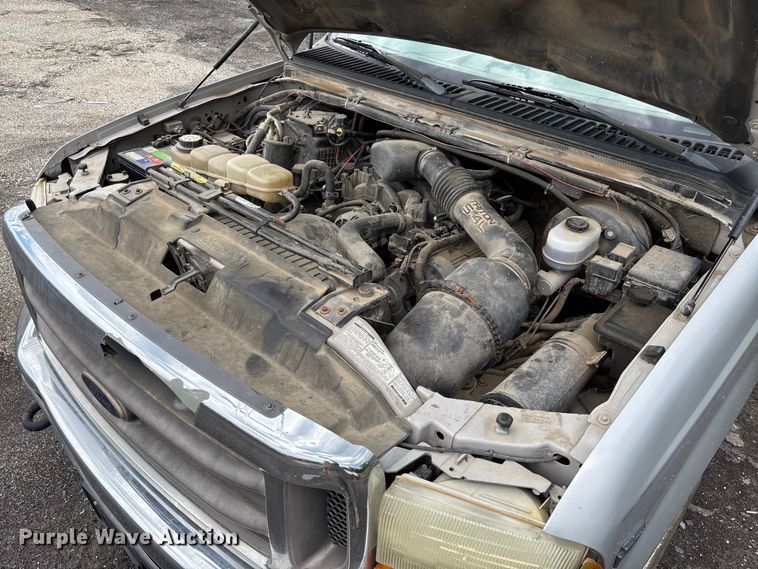 image for item FC1672 2001 Ford F250 Super Duty Crew Cab pickup truck