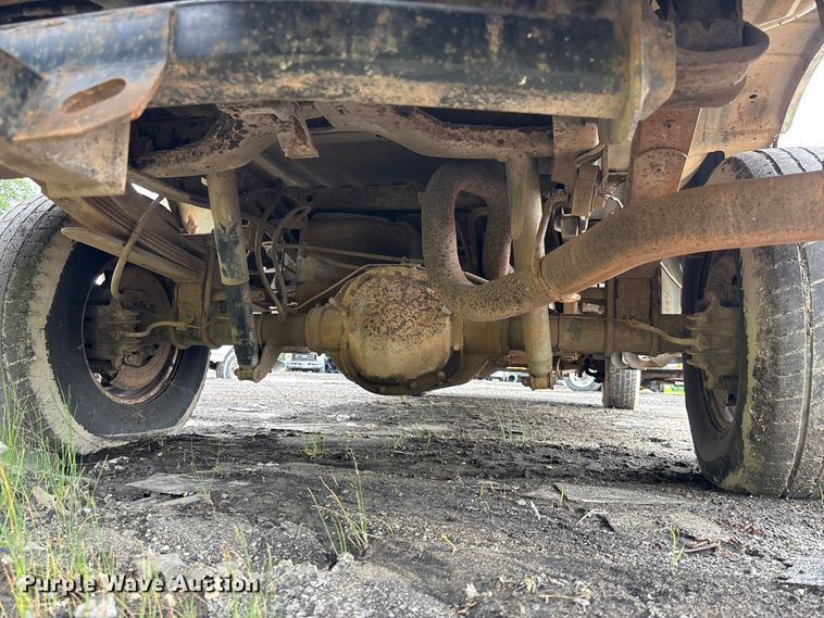 image for item FC1672 2001 Ford F250 Super Duty Crew Cab pickup truck