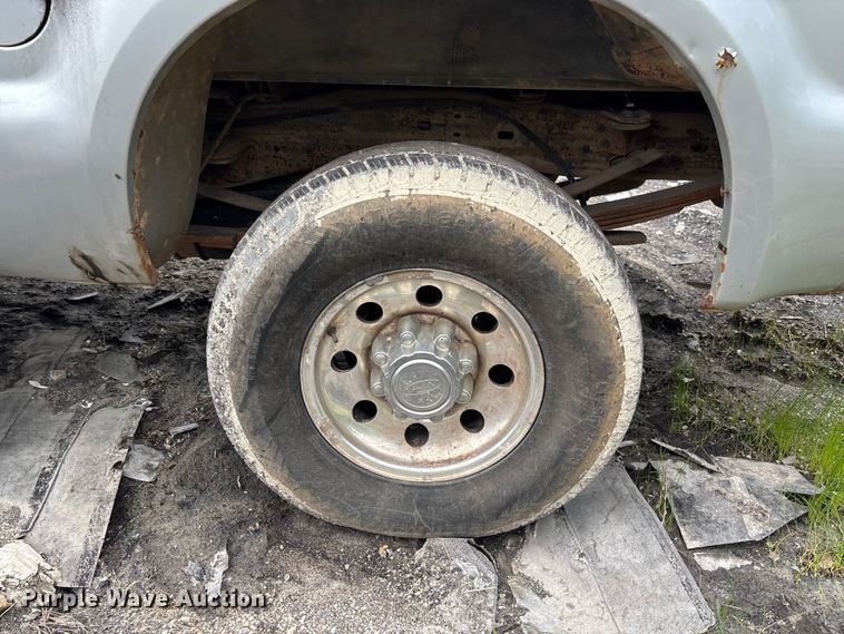 image for item FC1672 2001 Ford F250 Super Duty Crew Cab pickup truck