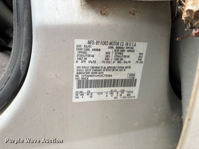 image for item FC1672 2001 Ford F250 Super Duty Crew Cab pickup truck