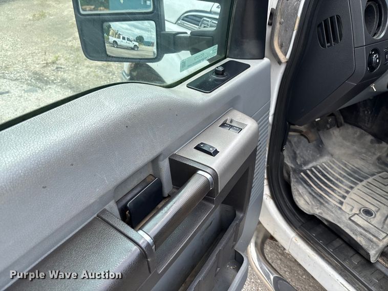 image for item FC1673 2013 Ford F250 Super Duty Ext. Cab pickup truck